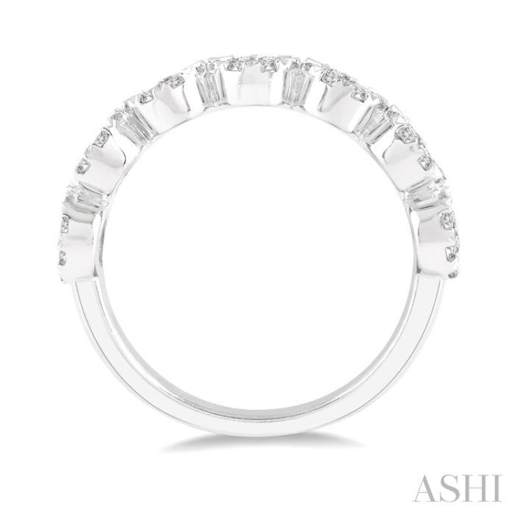3/4 Ctw Jointed Circular Mount Lovebright Diamond Cluster Band in 14K White Gold